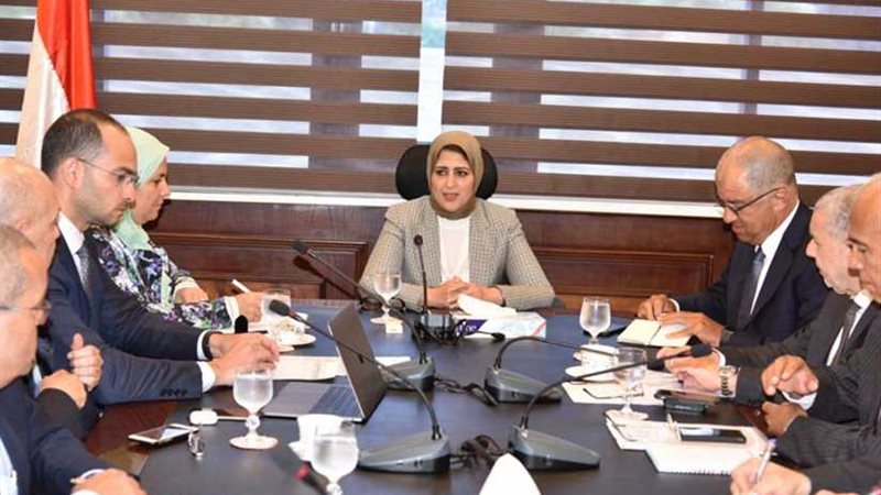 وزيرة الصحة تبحث