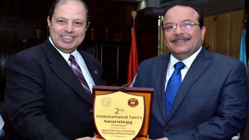 رئيس جامعة طنطا يتسلم