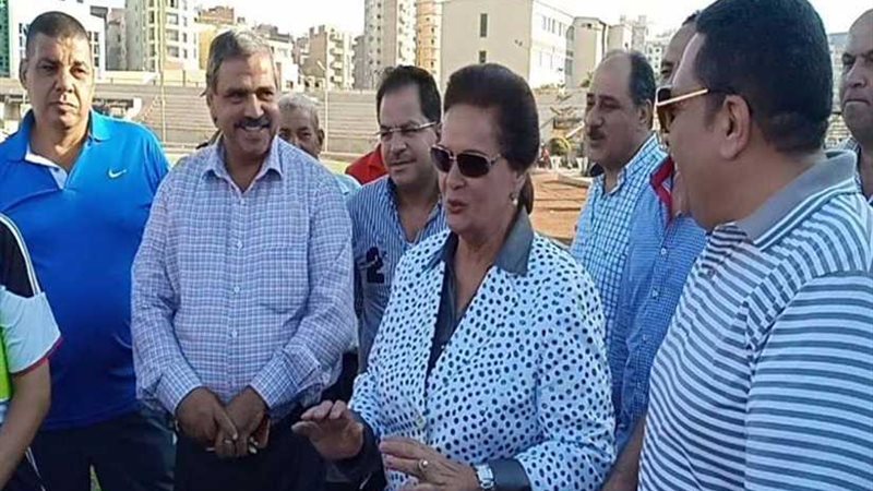 محافظ البحيرة تلتقى