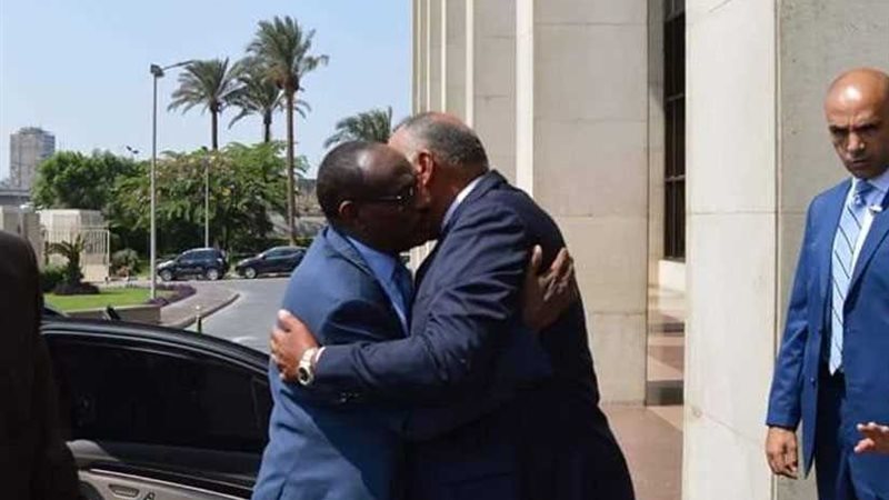 شكري يجري محادثات