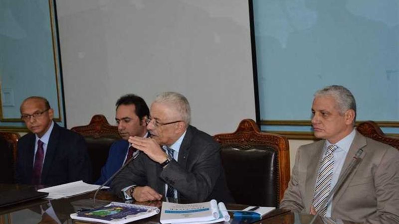 شوقي يبحث مع مديري