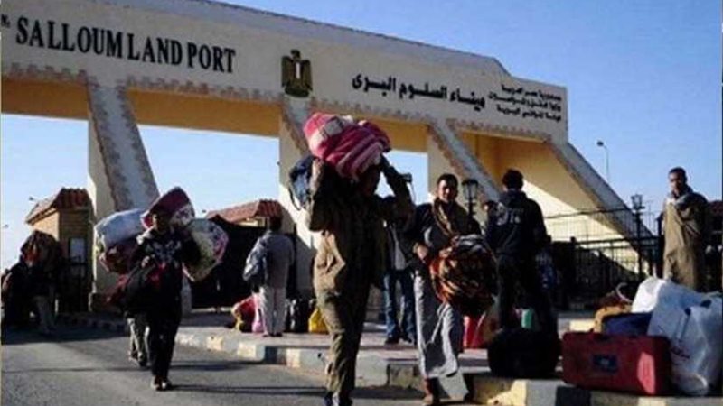 عودة 124 مصريًا من