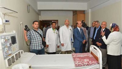 رئيس جامعة أسيوط يترأس اجتماع 