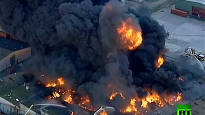 حريق ضخم في أحد مستودعات مدينة ملبورن بأستراليا (فيديو)