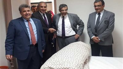 رئيس جامعة بنها يتفقد إنشاءات أول مبنى فندقي بالمدينة الجامعية