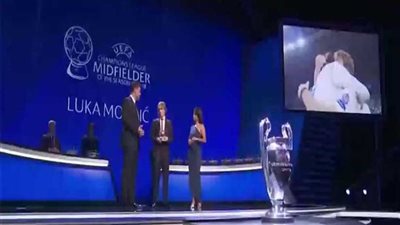 لوكا مودريتش يحصد جائزة أفضل لاعب وسط في أوروبا