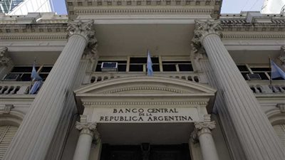 البنك المركزي الأرجنتيني يرفع معدل الفائدة لـ60% لتصبح الأعلى عالميا