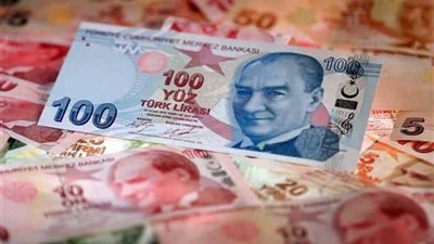 نزيف الليرة التركية يلقي بظلاله على أسعار التجزئة بإسطنبول