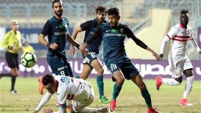 شيكا يطلق قذيفة في مرمى جنش