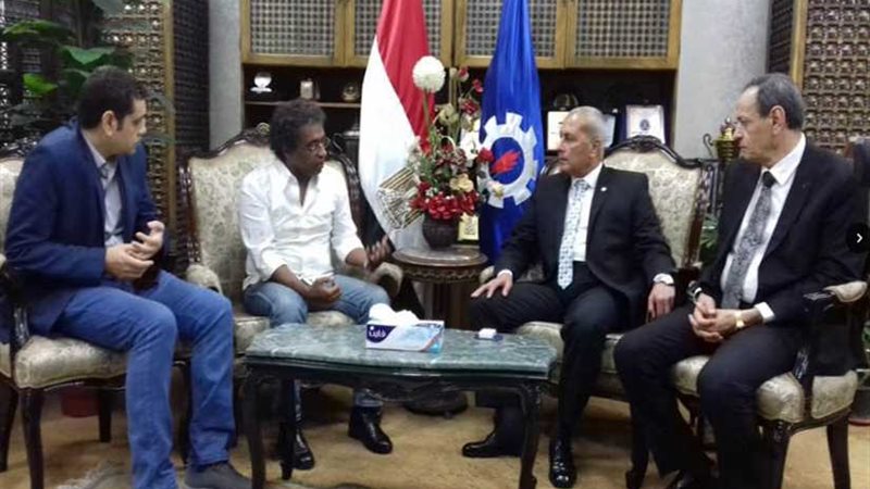 محافظ السويس يبحث