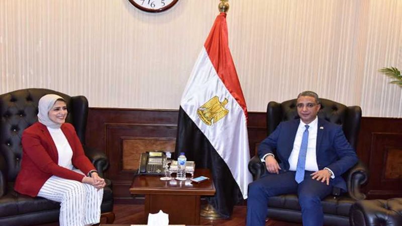 وزيرة الصحة تهنئ