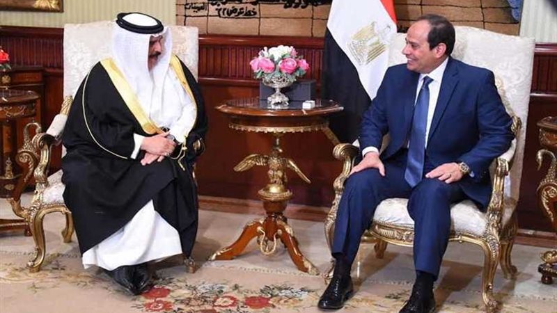 ملك البحرين في مقدمة