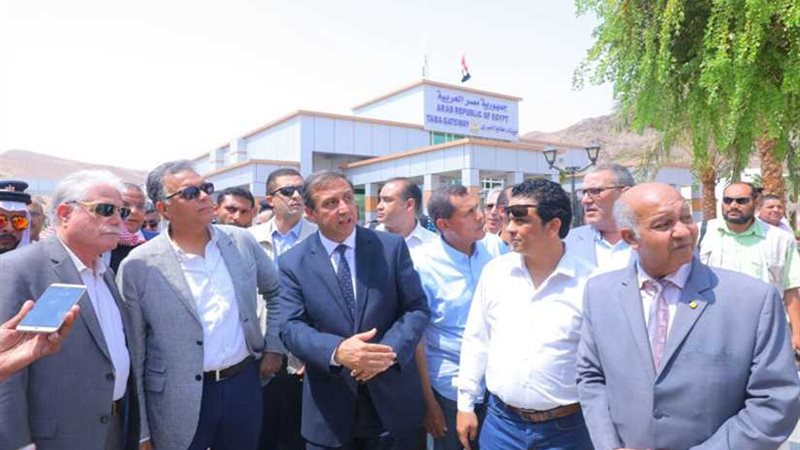 وزير النقل يستقبل