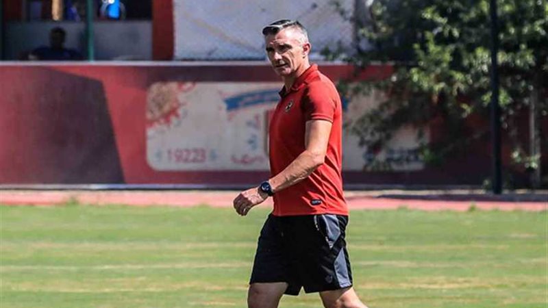 كارتيرون يعلن قائمة