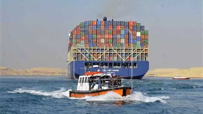 عبور 46 سفينة لقناة السويس بحمولات 3 ملايين طن