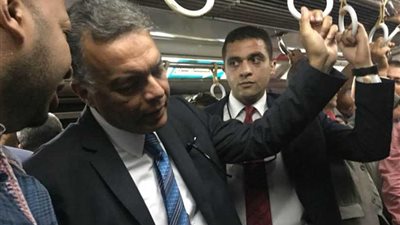 وزير النقل في جولة تفقدية بمحطات المترو