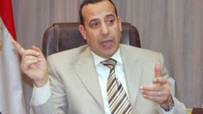 محافظ شمال سيناء يكرم ناشطة اجتماعية لدورها في مساعدة أسر الشهداء