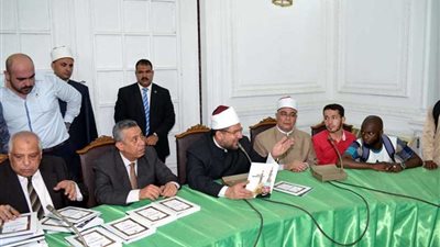 وزير الأوقاف يشارك في ندوة 