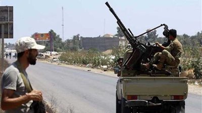 اشتباكات عنيفة بمعسكر حمزة الليبي على طريق المطار ووادي الربيع في طرابلس