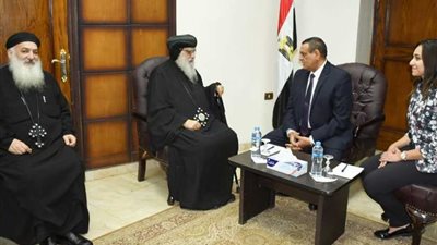 محافظ البحيرة يستقبل وفدًا كنسيًا برئاسة الأنبا باخوميوس