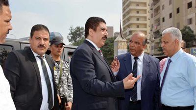 محافظ القليوبية في جولة مفاجئة بشبرا الخيمة والخصوص للوقوف على المشاكل