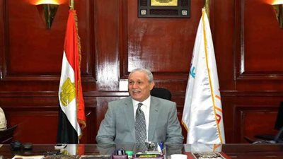 ألهم يقوم بجولة مفاجئة لتفقد سير العمل بمستشفى الأقصر العام