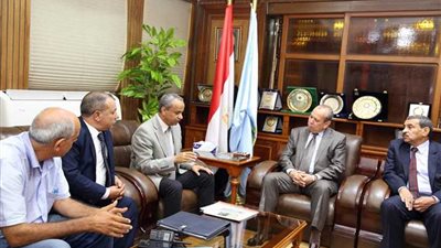 محافظ كفرالشيخ يستعرض مشروعات البرنامج الوطني لإدارة المخلفات