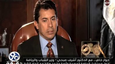 وزير الرياضة يعلق على أزمة 