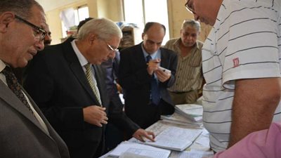 محافظ الدقهلية يتفقد إدارات حي غرب المنصورة