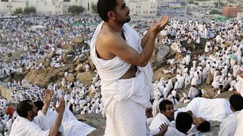 وفاة وإصابة 20 حاجا