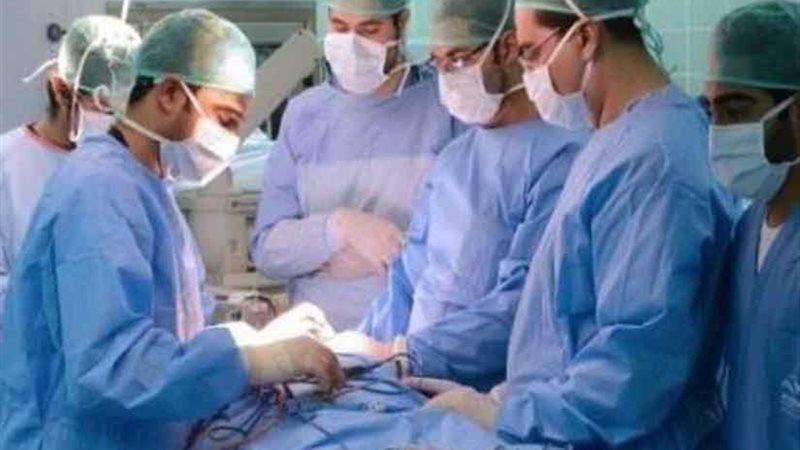 طبيب ينسى إبرة في