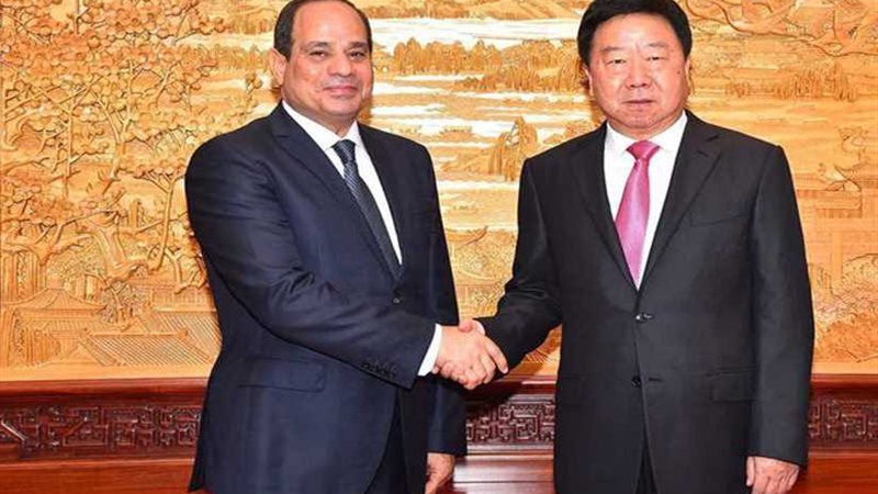 السيسي يبحث تعزيز