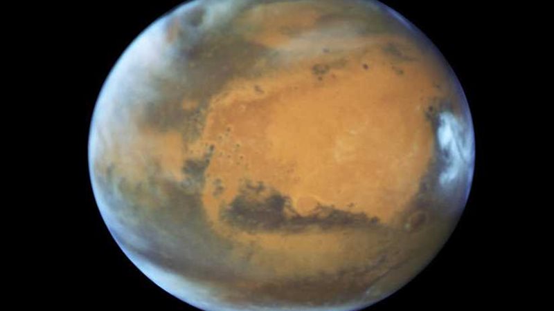 المشترى يظهر بسماء