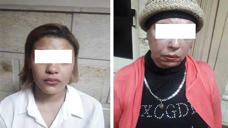 ضبط موظفة تقود شبكة