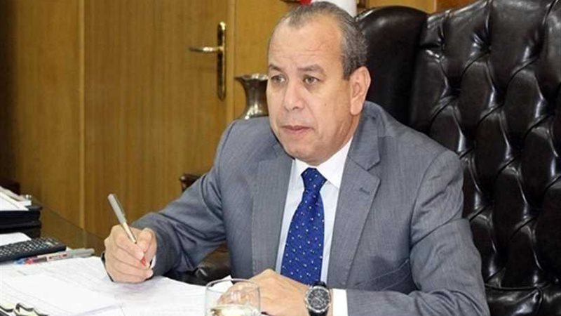 احالة 25 موظفا بكفر