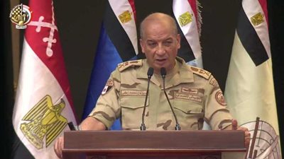 شاهد.. القائد العام للقوات المسلحة يلتقى مقاتلي الجيش الثالث الميداني