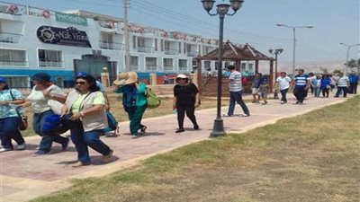 وفد سياحي يزور المناطق الأثرية والأديرة بـ