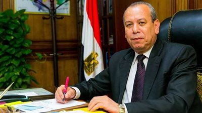 محافظ كفر الشيخ يحيل 77 موظفاً بفوة للتحقيق لتغيبهم عن العمل