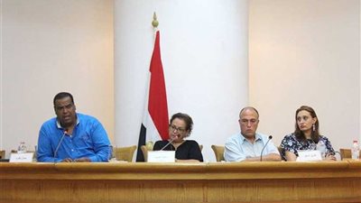 مناقشة دور المعاصر والتجريبي في النهوض بالحركة المسرحية