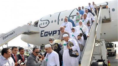 مصر للطيران تسير 44 رحلة جوية لعودة 9250 حاجًا
