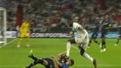 إصابة مروعة لمدافع فرنسا بعد تدخل عنيف من روديجر.. 