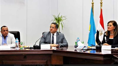 اجتماع اللجنة المعنية بالقصور الرئاسية.