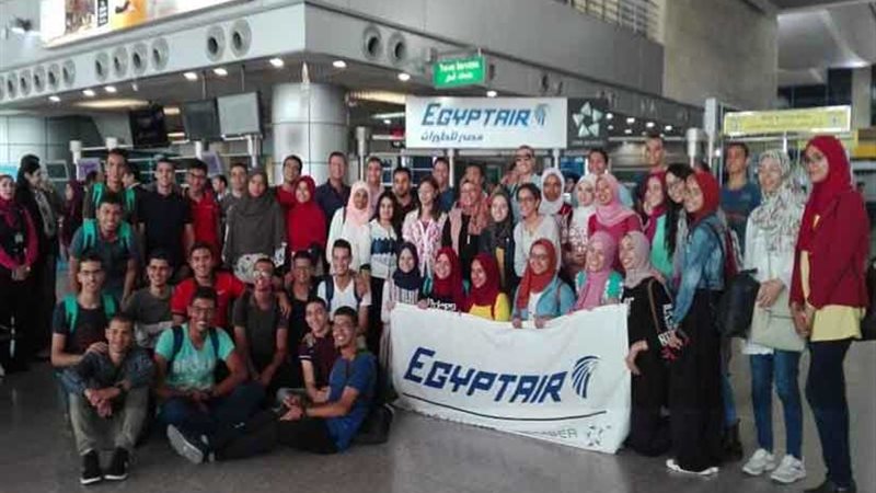 مصرللطيران تكرم أوائل