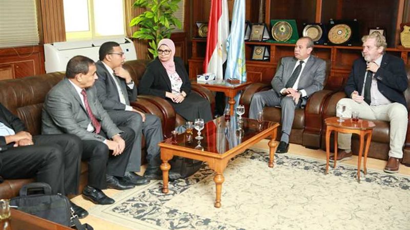 محافظ كفرالشيخ يبحث