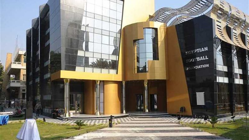 لجنة الحكام تقيم