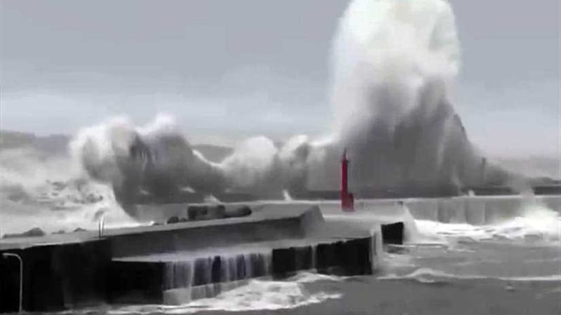 إعصار جيبي يحاصر