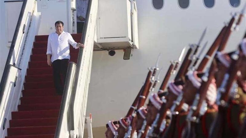 الرئيس الفلبيني يصل