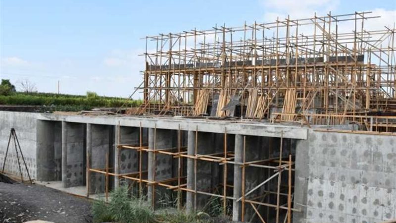 وزير الري يتفقد عددا