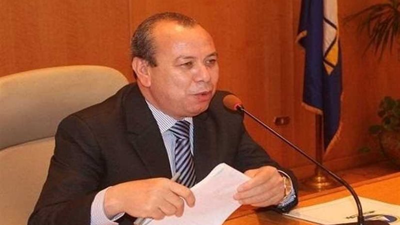 محافظ كفرالشيخ يسلم