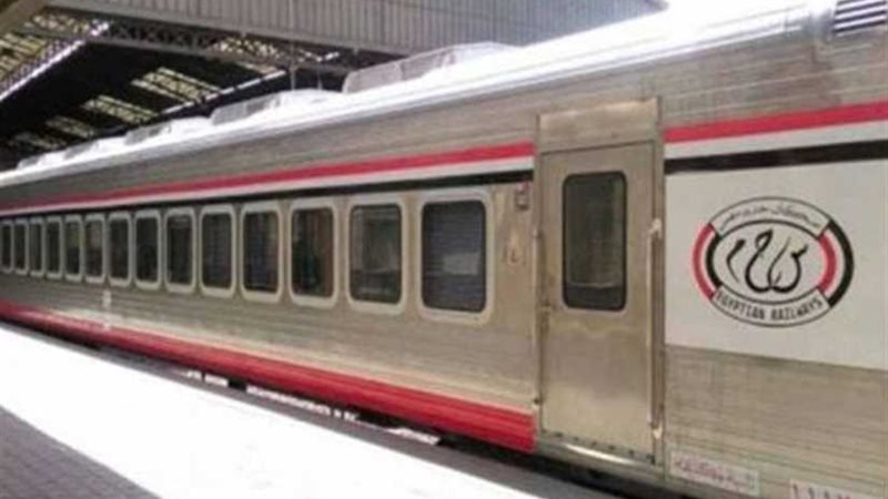 معاناة ركاب قطار